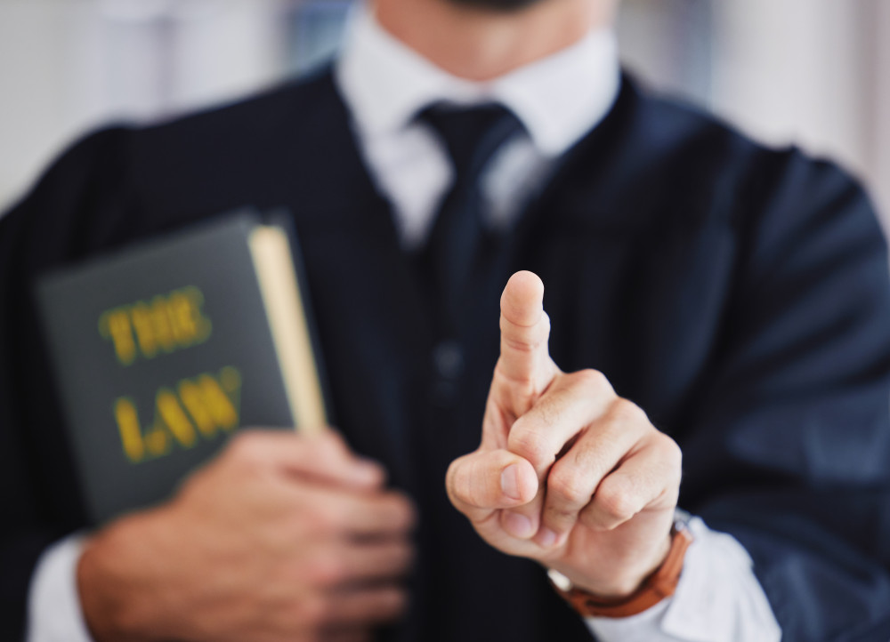 Comment choisir un avocat adapté à votre affaire : conseils et critères de sélection